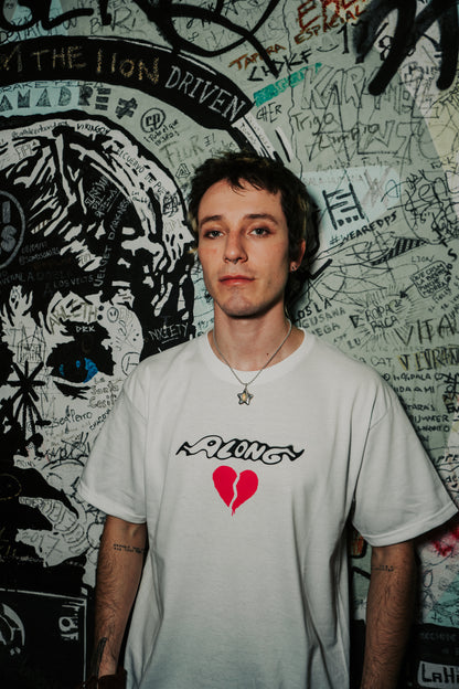 Playera blanca corazón Along